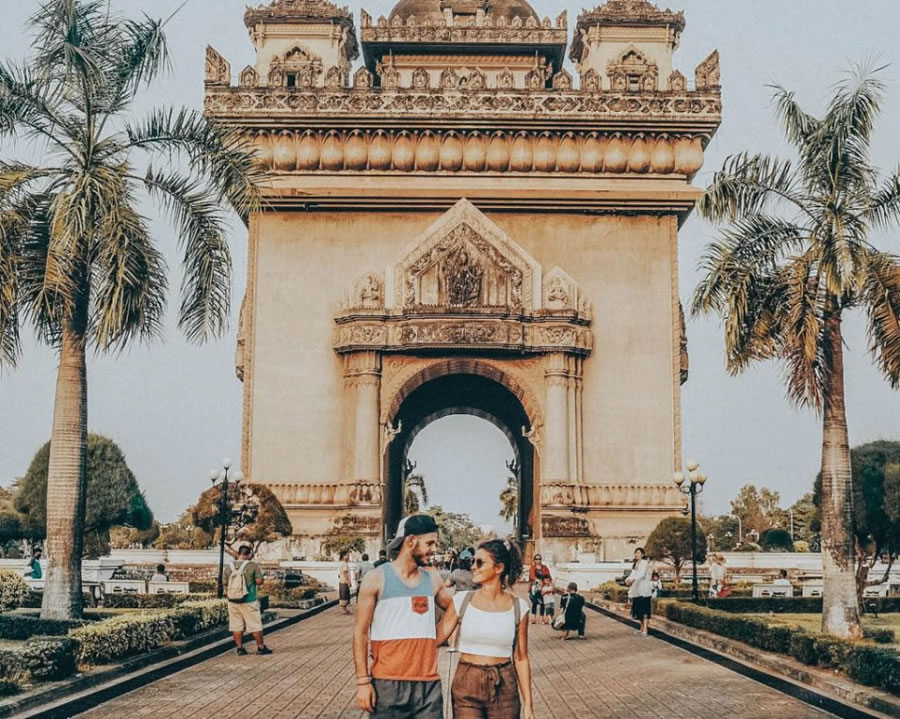 Cho thuê xe đi du lịch Vientiane Lào