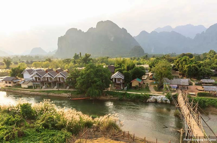 Cho thuê xe đi du lịch Vientiane Lào